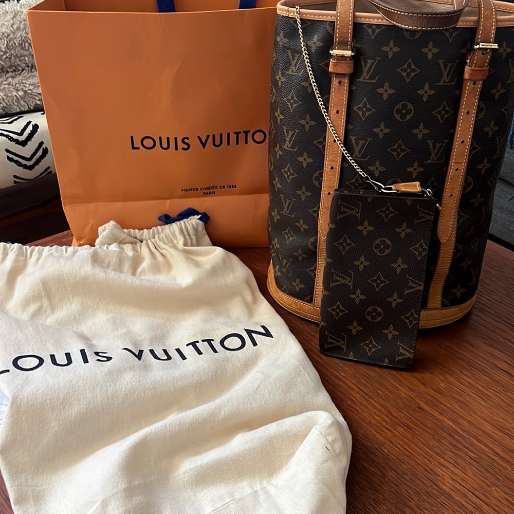 Large Louis Vuitton, bucket bag realigned at Luis Vuitton & original wallet